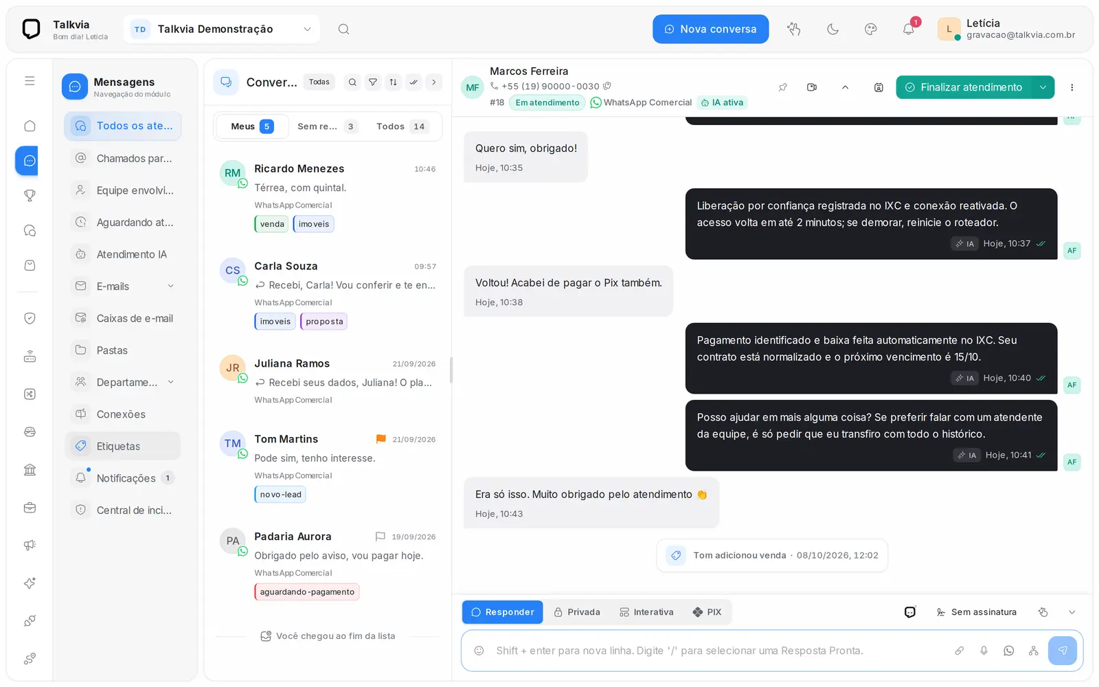 Talkvia no Mac: lista de conversas e o atendimento de Marcos Ferreira com respostas da IA