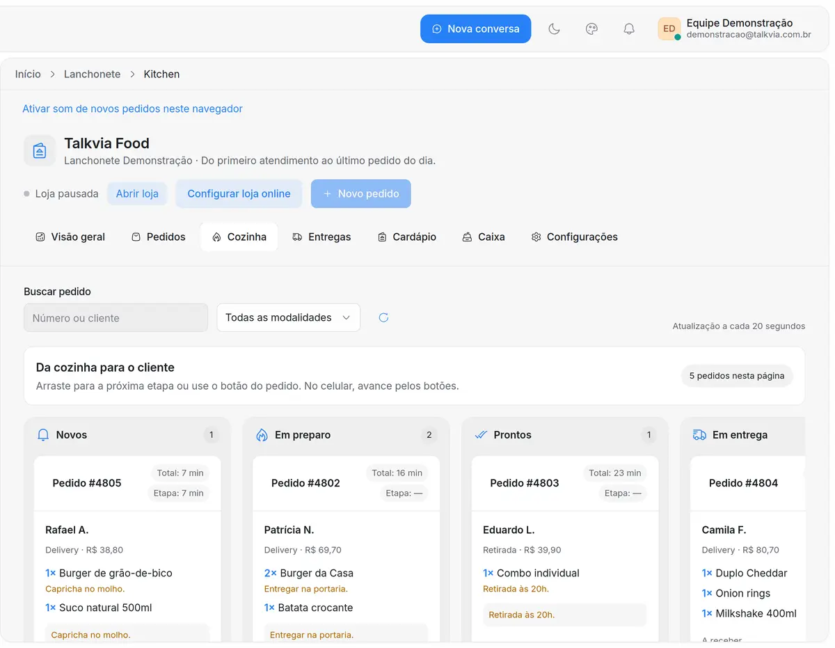 Fila da cozinha no Talkvia Food, com os pedidos separados por etapa de preparo