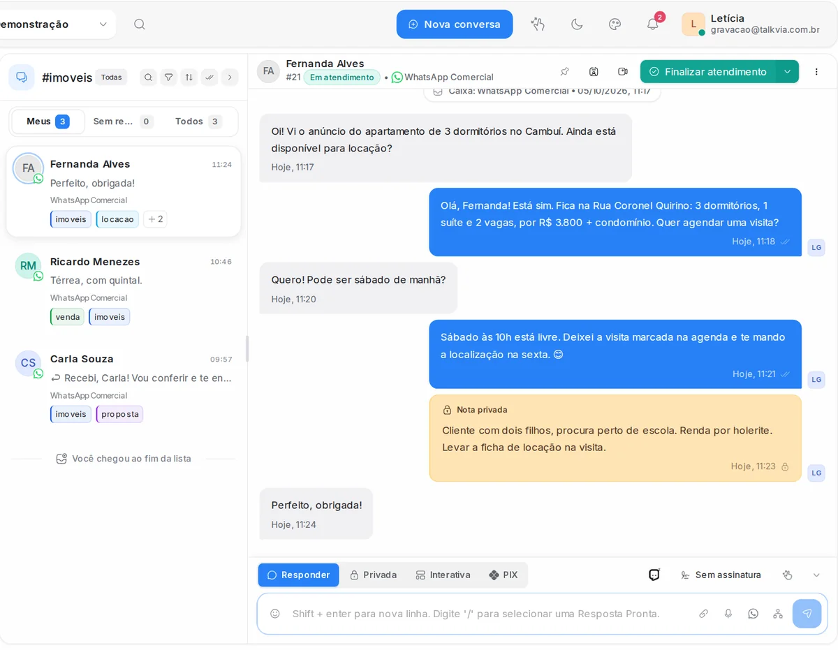 Conversas de uma imobiliária na Talkvia filtradas pela etiqueta imóveis, com a cliente pedindo visita a um apartamento para locação e uma nota privada do corretor