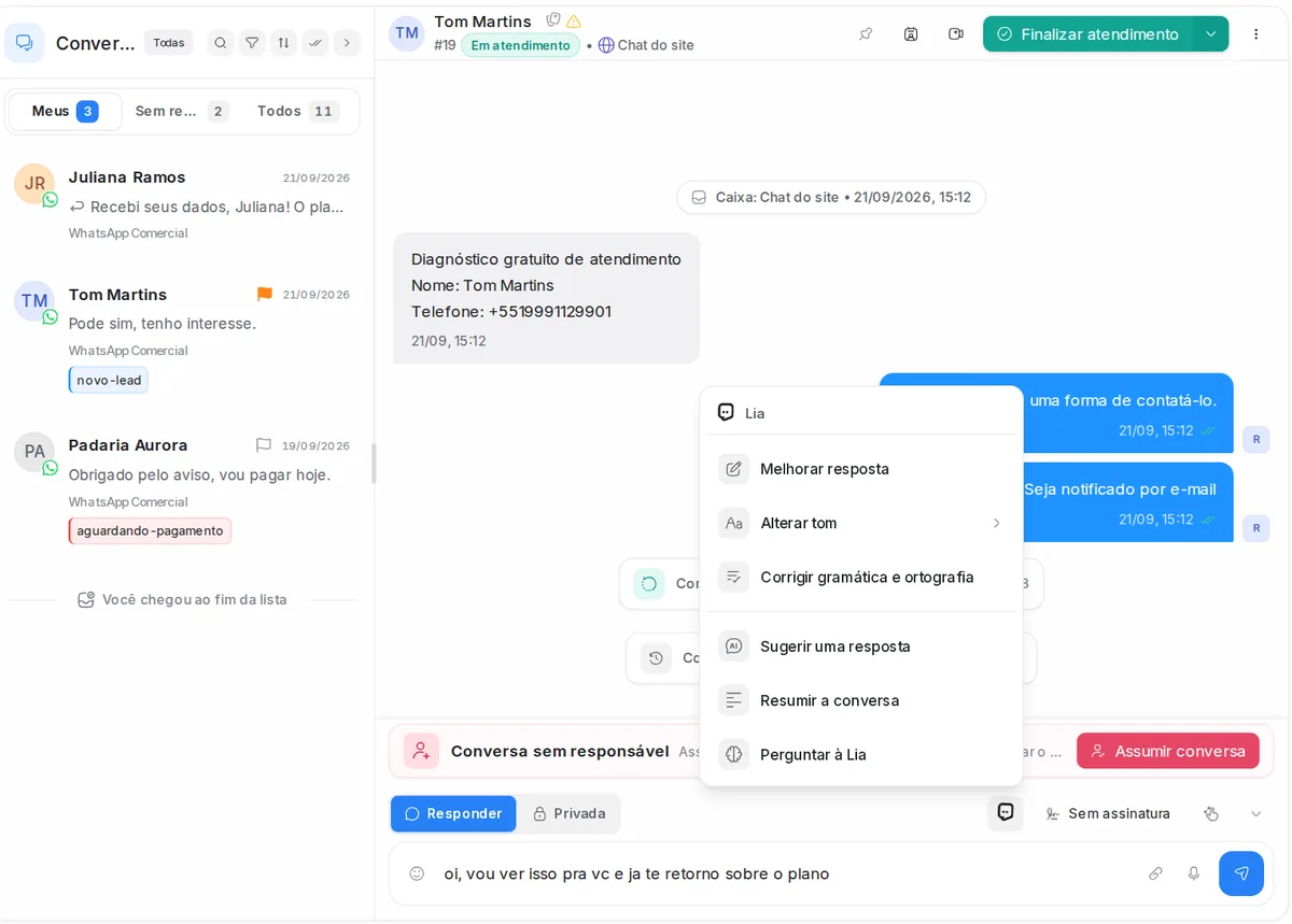 Menu da Lia na conversa da Talkvia com as opções Melhorar resposta, Alterar tom, Corrigir gramática, Sugerir uma resposta, Resumir a conversa e Perguntar à Lia